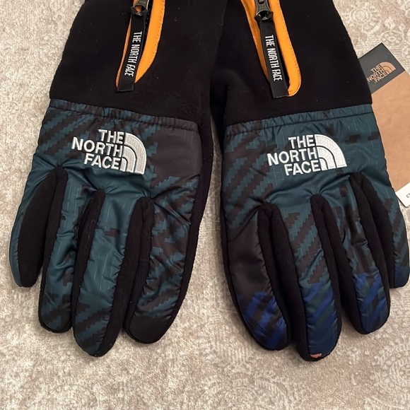 Brand New The North Face Denali ETip Touchscreen Gloves Zippered Black Plaid - Picture 2 of 13
